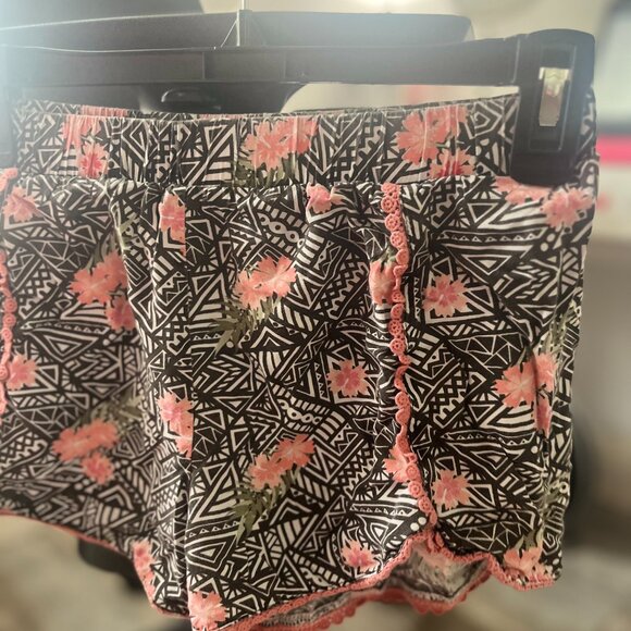 Shorts - Picture 4 of 8